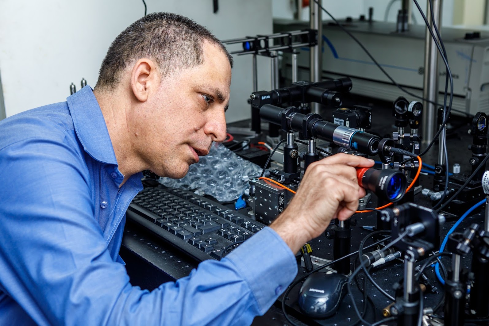 Ultradünne Linsen für Mobiltelefone, Drohnen und Brillen — dünner als 1/1000 eines Haars